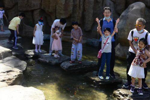 公司組織員工攜子女開展“六一”兒童節活動