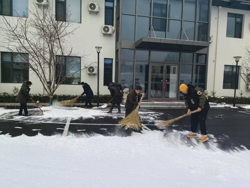 聞令而動，暖心除雪！公司積極開展掃雪鏟冰活動